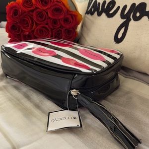 🍁NWT Macy’s Cosmetic Bag